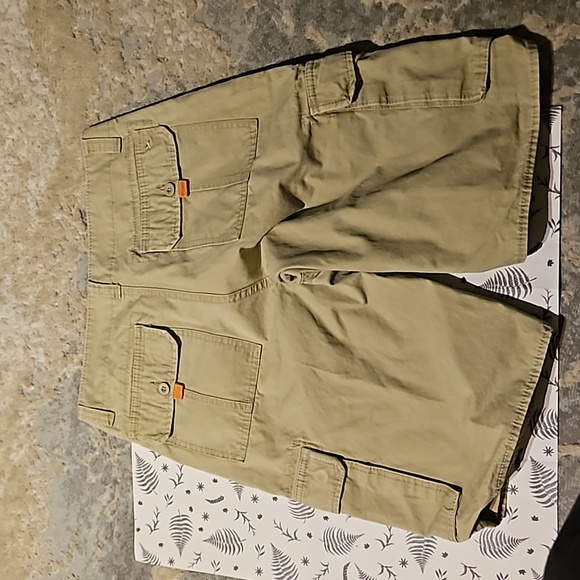 Eddit Bauer mens cargo shorts size 18 - Picture 2 of 3